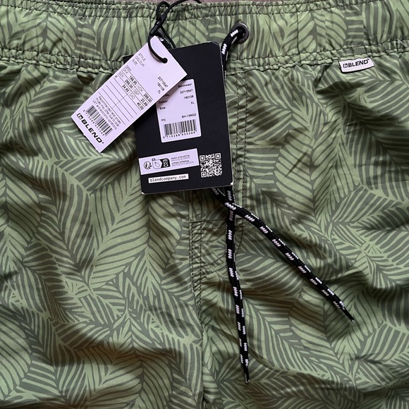 Boardwalk swim trunks - Picture 6 of 9